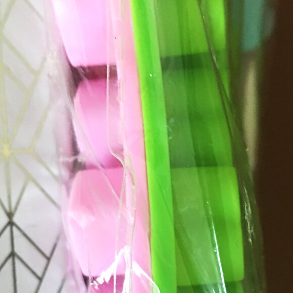 2 PACK Silicone Mini Heart Molds with 2 Droppers  NEW IN PACKAGE! - Picture 8 of 9